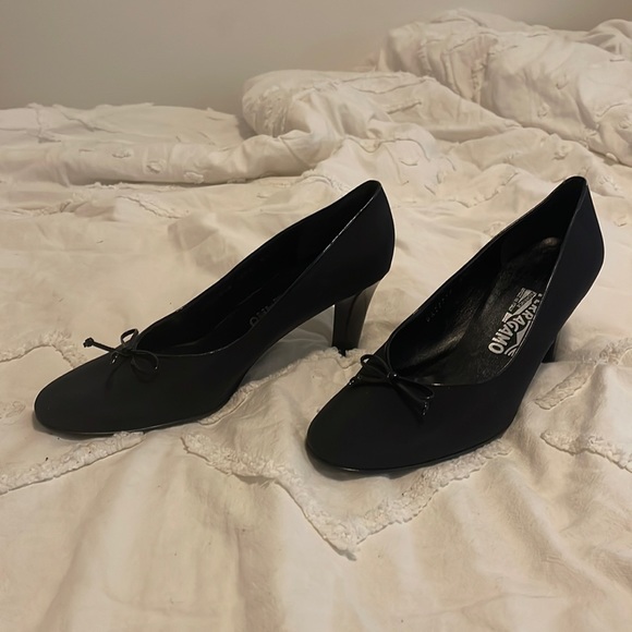 Salvatore Ferragamo black heels round toe - Picture 1 of 4